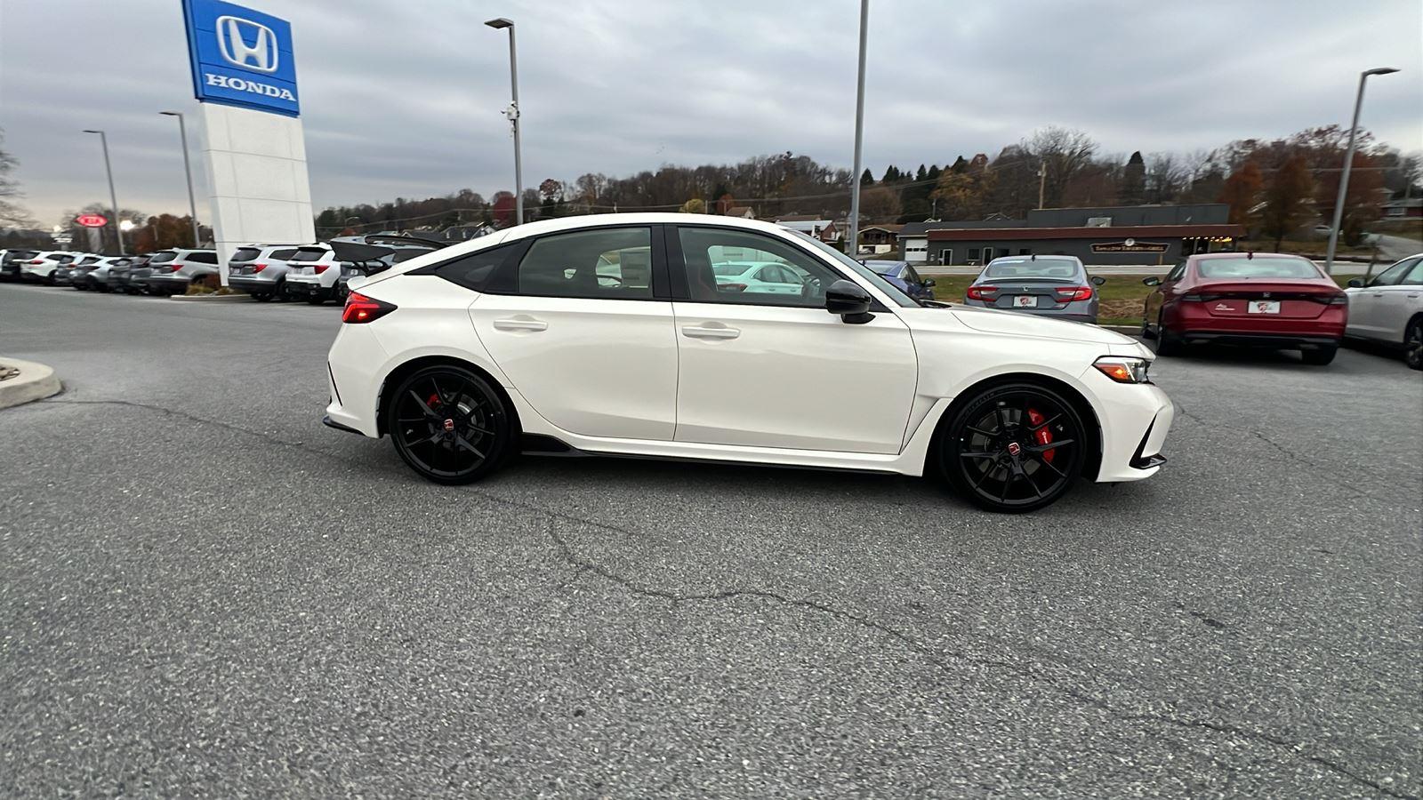 2025 Honda Civic Type R photo 3