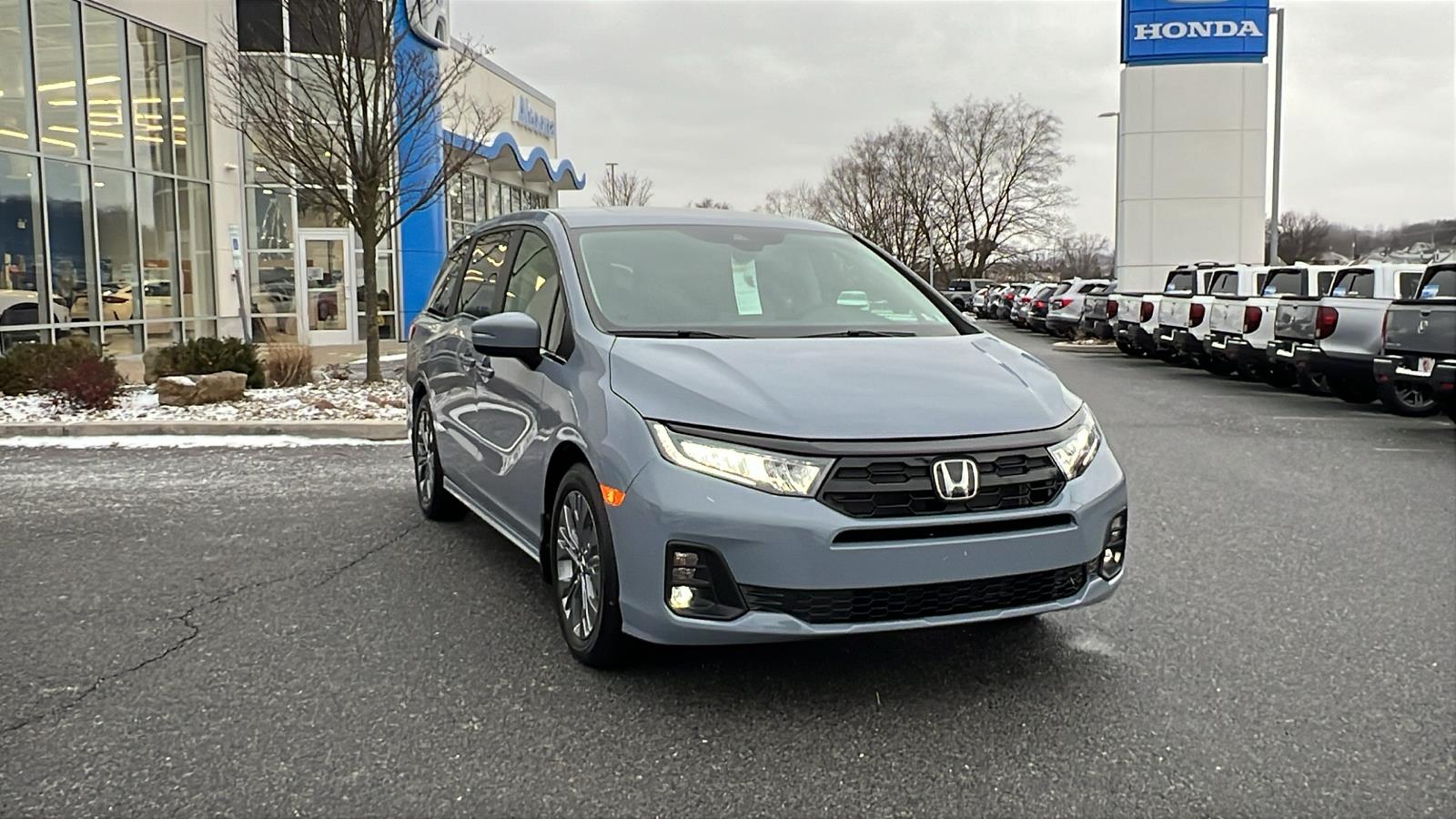 2026 Honda Odyssey Touring's photo