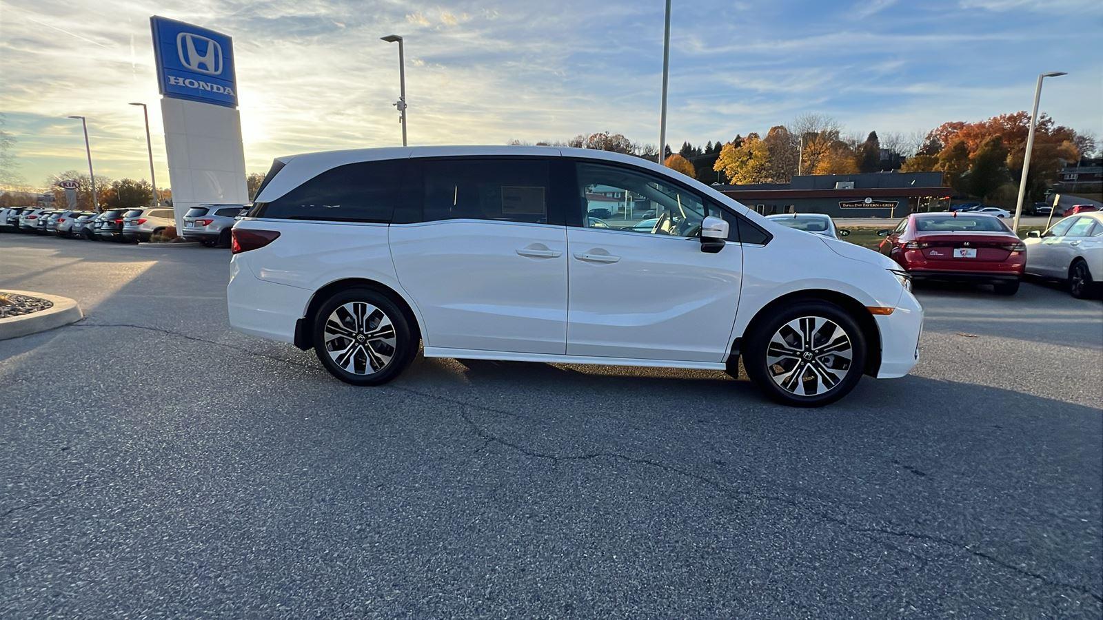 2026 Honda Odyssey Elite photo 3