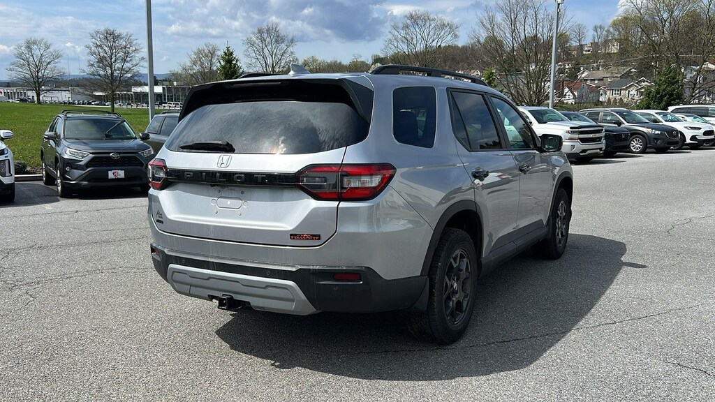 Used 2025 Honda Pilot TrailSport SUV