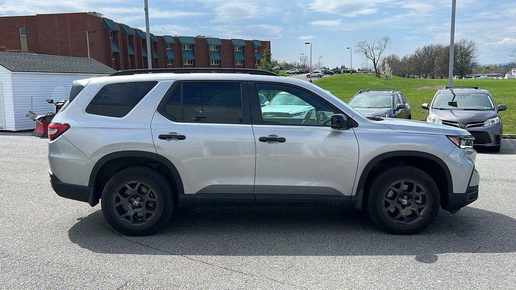 Used 2025 Honda Pilot TrailSport SUV