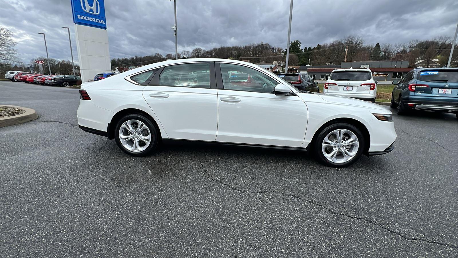 2025 Honda Accord LX photo 3
