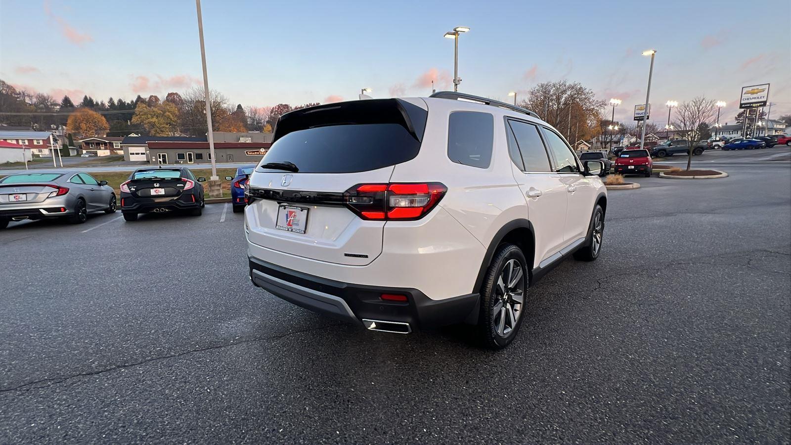 2025 Honda Pilot Touring photo 4