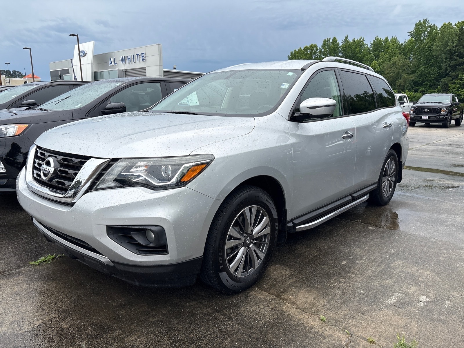 2018 Nissan Pathfinder SV 2WD's photo