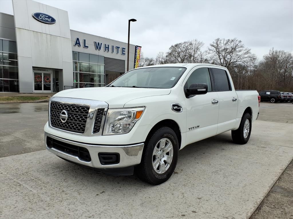 2017 Nissan Titan SV
