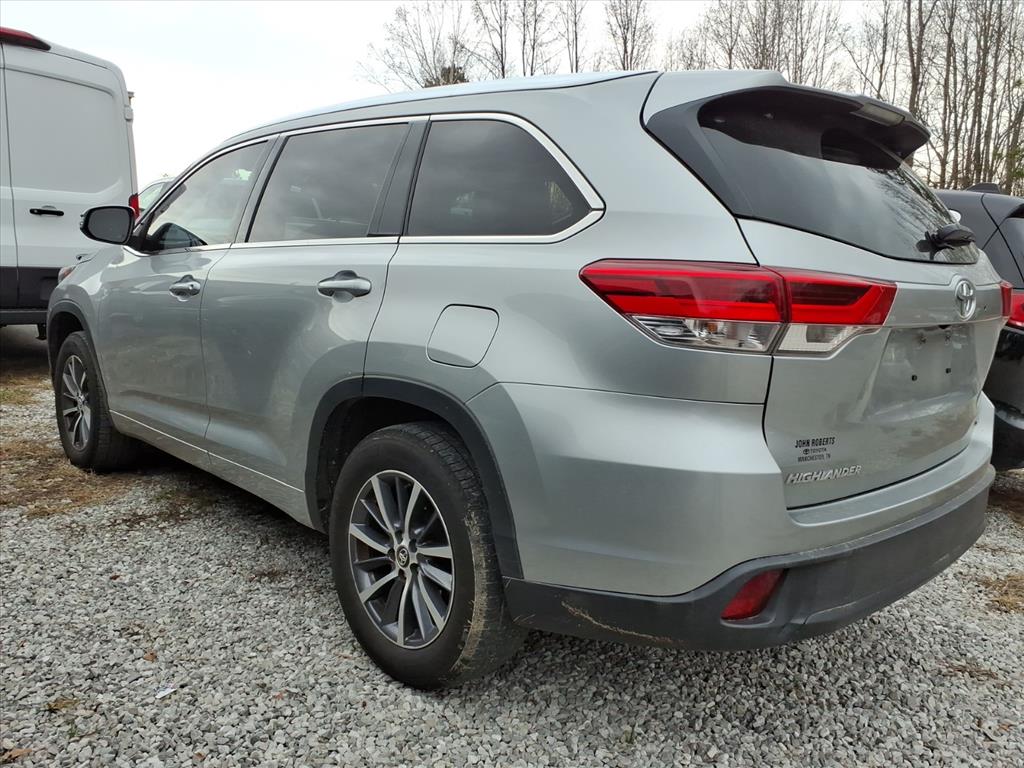 Used 2017 Toyota Highlander XLE with VIN 5TDKZRFH3HS220094 for sale in Manchester, TN