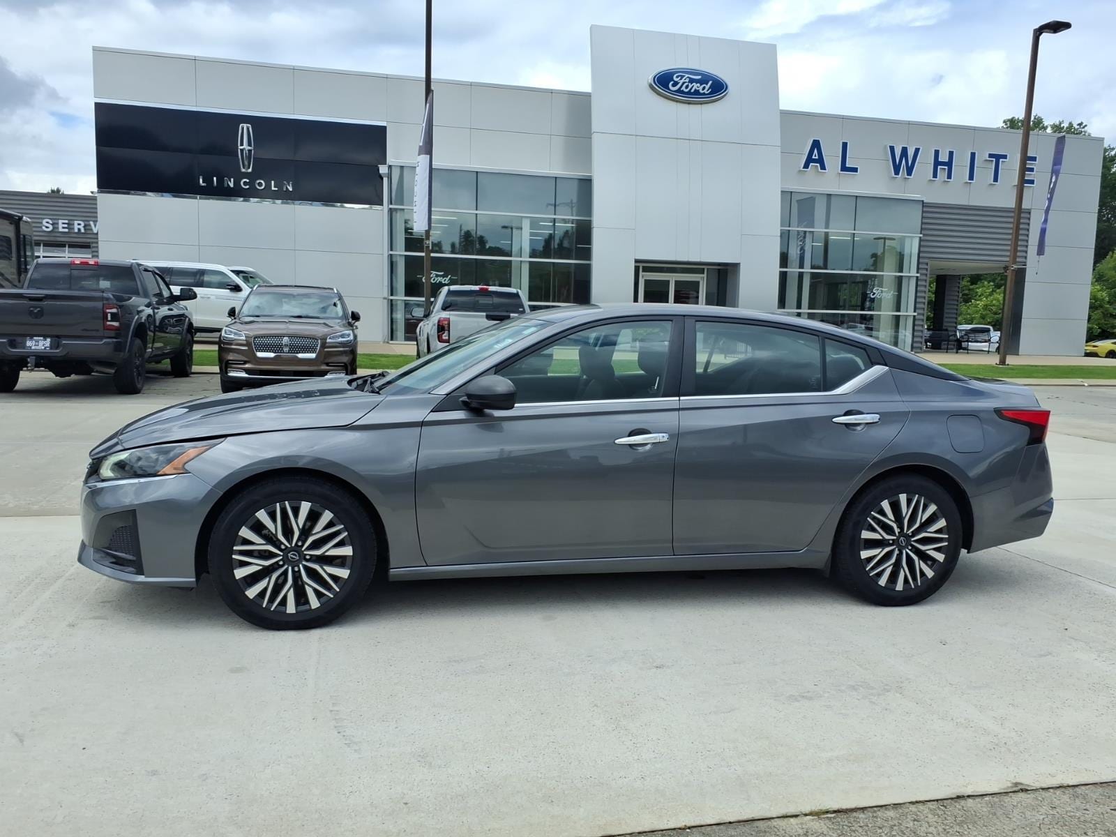 Used 2024 Nissan Altima SV with VIN 1N4BL4DV9RN318671 for sale in Manchester, TN