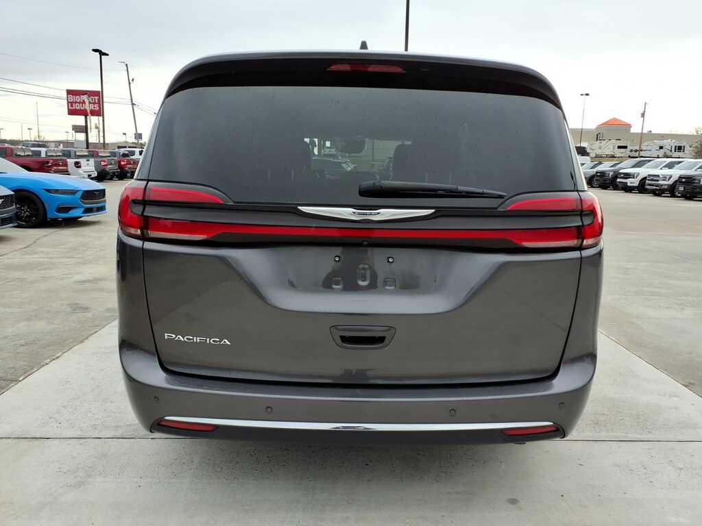 Used 2023 Chrysler Pacifica Touring L Passenger Van