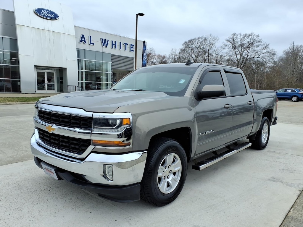 Used 2017 Chevrolet Silverado 1500 LT w/1LT Crew Cab Short Bed Truck