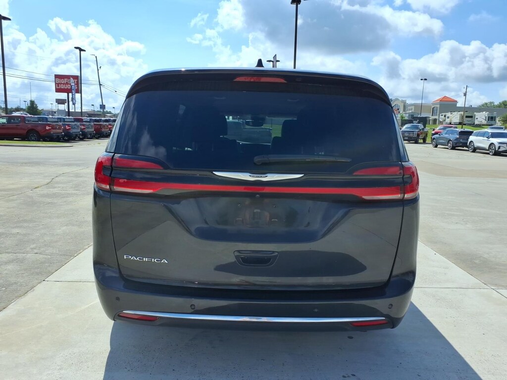 Used 2024 Chrysler Pacifica Touring L Passenger Van