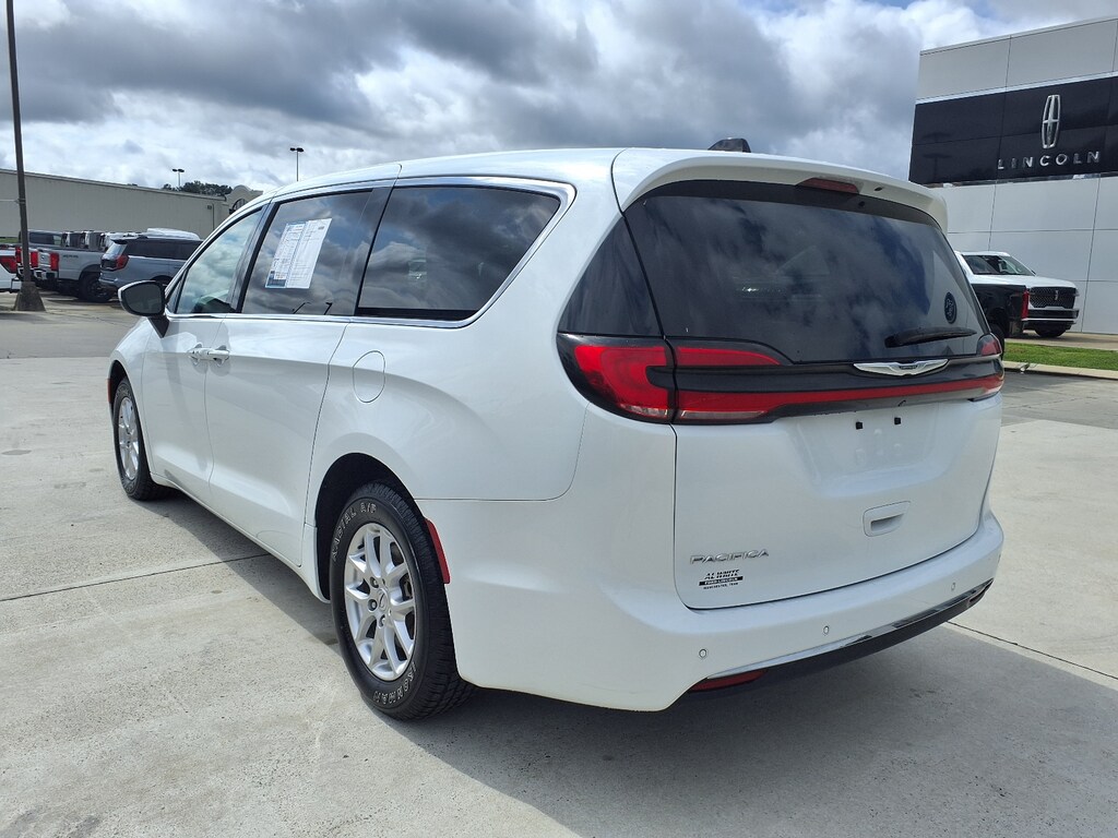 Used 2023 Chrysler Pacifica Touring L Passenger Van