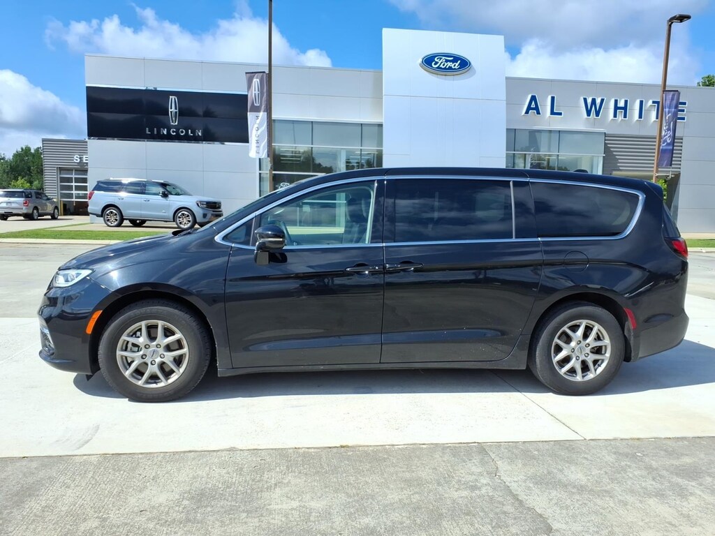Used 2024 Chrysler Pacifica Touring L Passenger Van