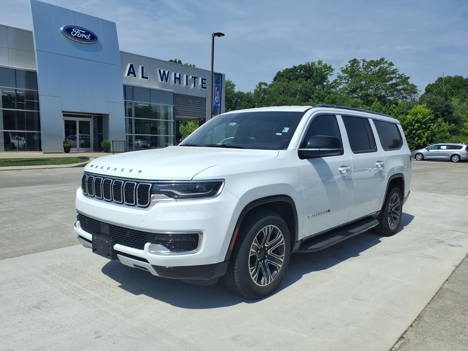 2024 Jeep Wagoneer L's photo