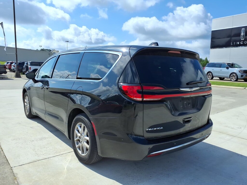 Used 2024 Chrysler Pacifica Touring L Passenger Van