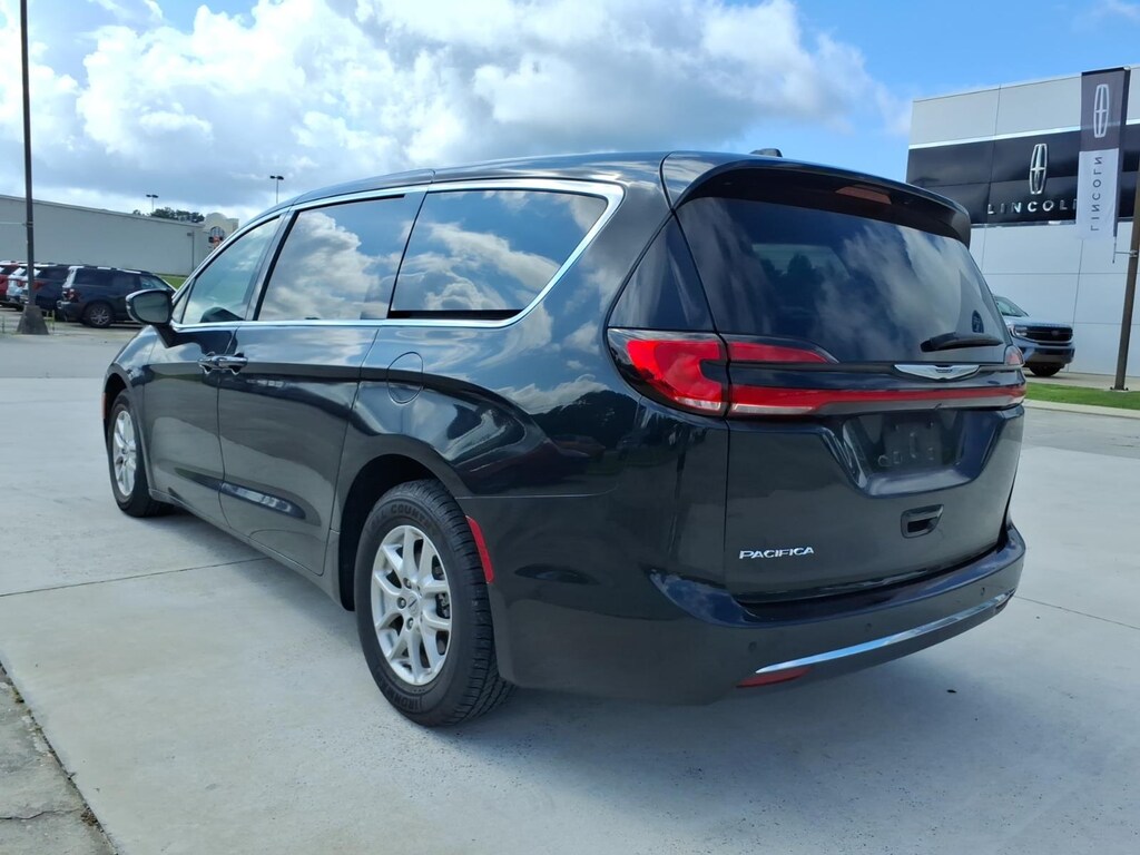 Used 2023 Chrysler Pacifica Touring L Passenger Van