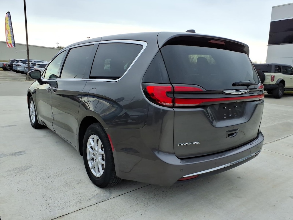 Used 2023 Chrysler Pacifica Touring L Passenger Van