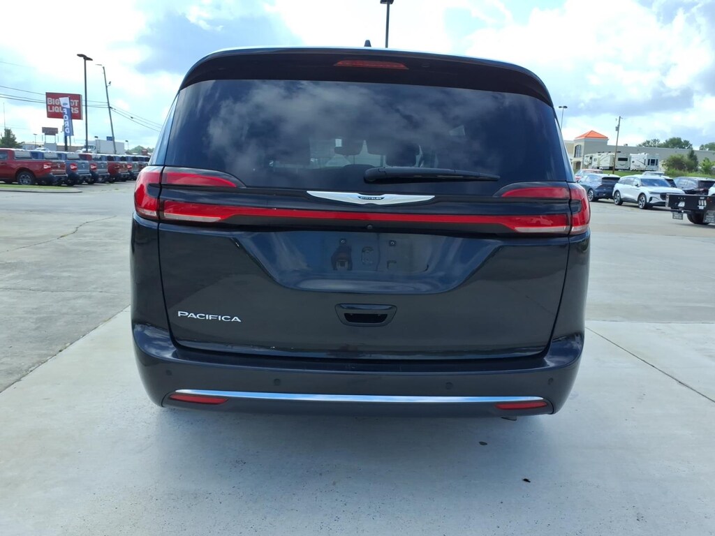 Used 2023 Chrysler Pacifica Touring L Passenger Van