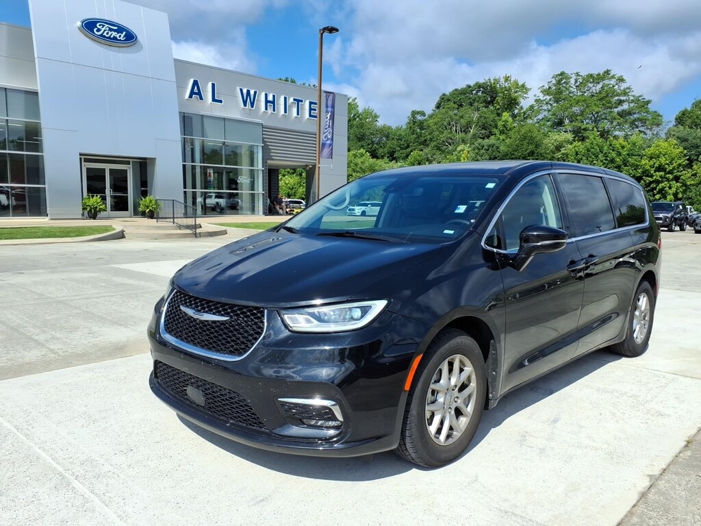 Used 2024 Chrysler Pacifica Touring L Passenger Van