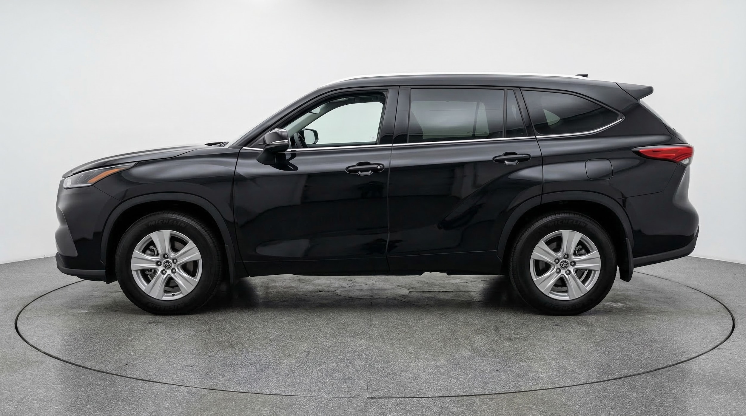 Thumbnail: 2025 Toyota Highlander - 4