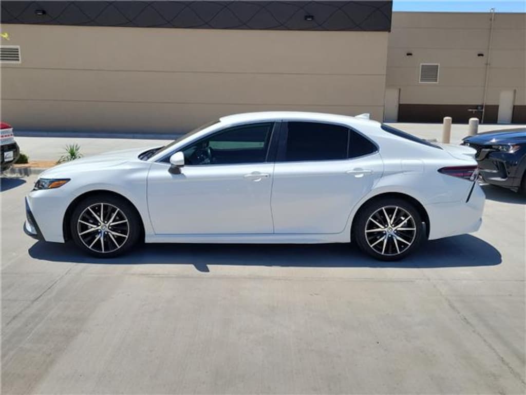 Used 2021 Toyota Camry SE Front-wheel Drive Sedan