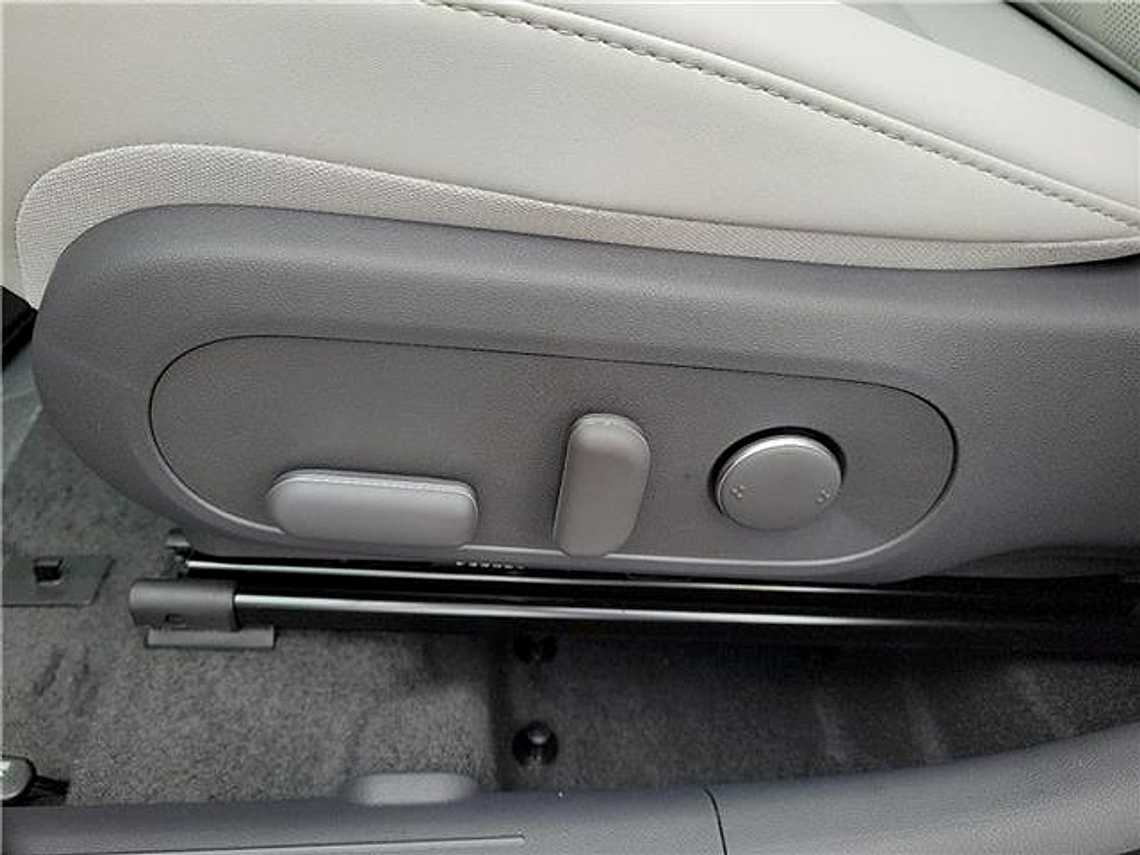 2026 Hyundai Kona Limited - Photo 13