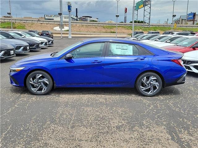 2025 Hyundai Elantra SEL Sport photo 2