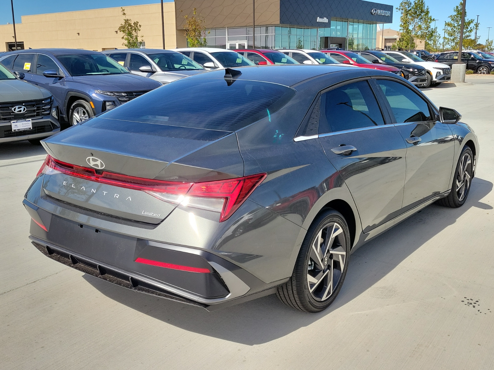 New 2026 Hyundai Elantra Limited (IVT) 4dr Sedan Sedan