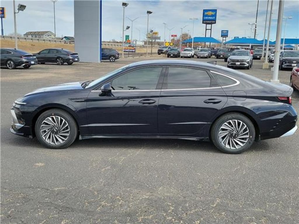 New 2025 Hyundai Sonata Hybrid SEL Sedan