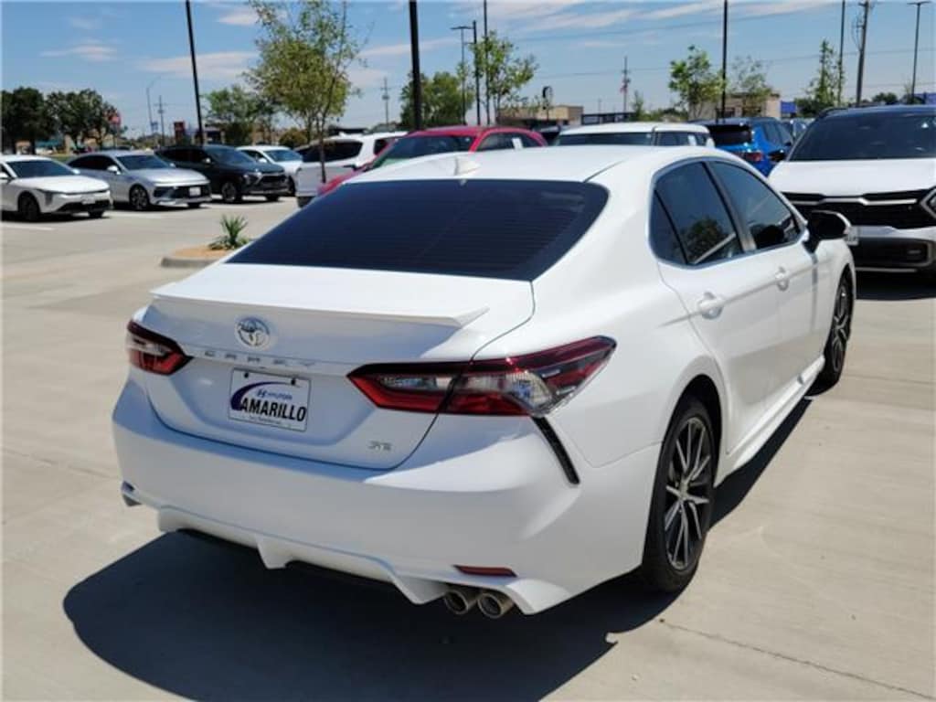 Used 2021 Toyota Camry SE Front-wheel Drive Sedan
