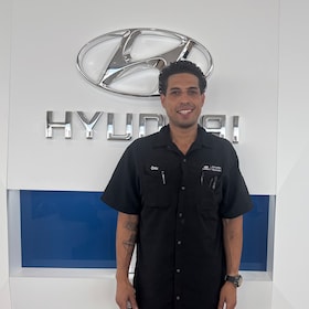 Staff member Onix Figueroa from ID_2fa8e9
