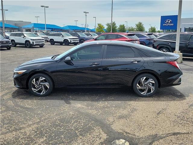 2025 Hyundai Elantra SEL Sport photo 2