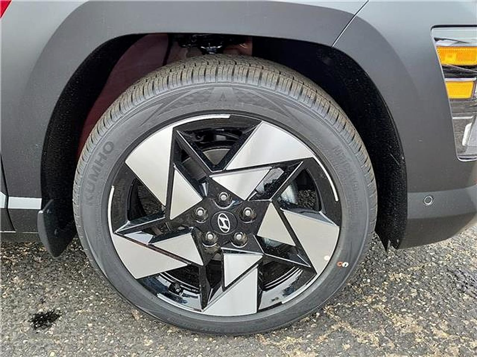 2026 Hyundai Kona Limited - Photo 7