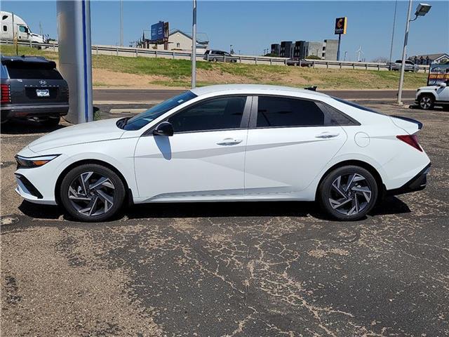 2025 Hyundai Elantra SEL Sport photo 2