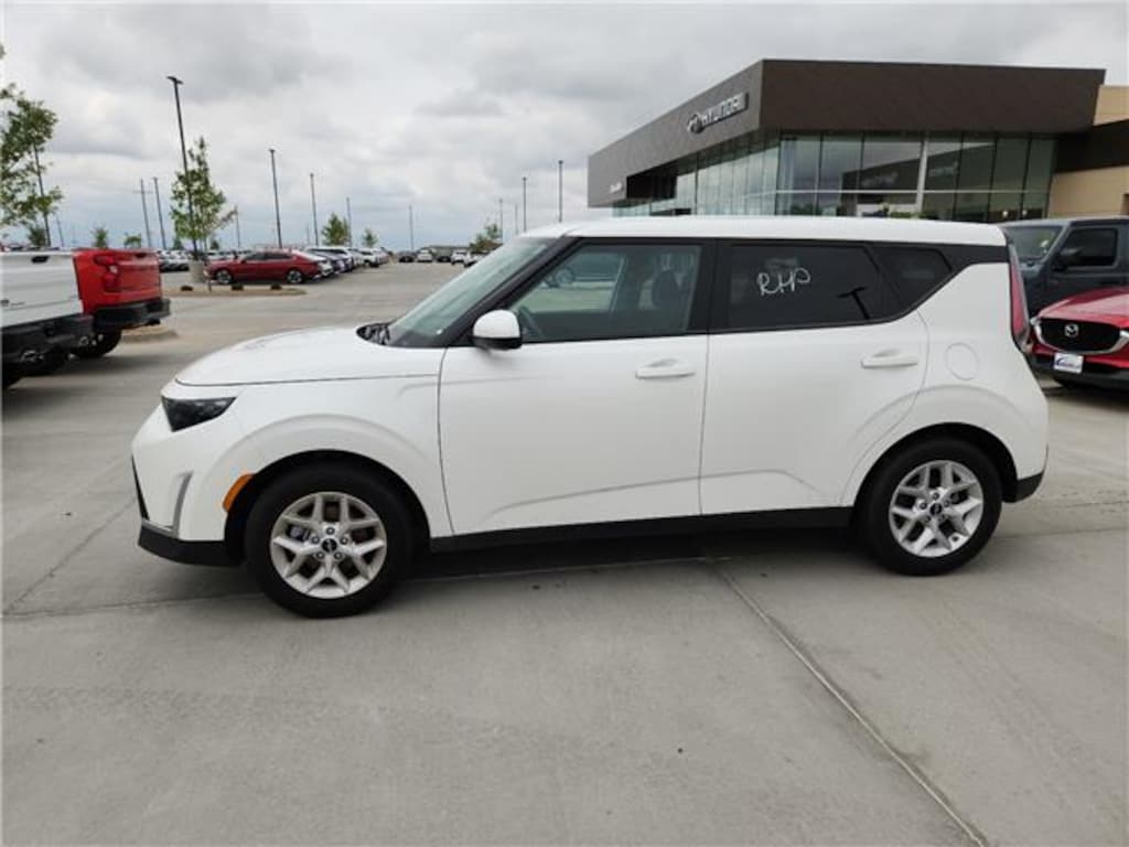 Used 2025 KIA Soul LX (IVT) Hatchback