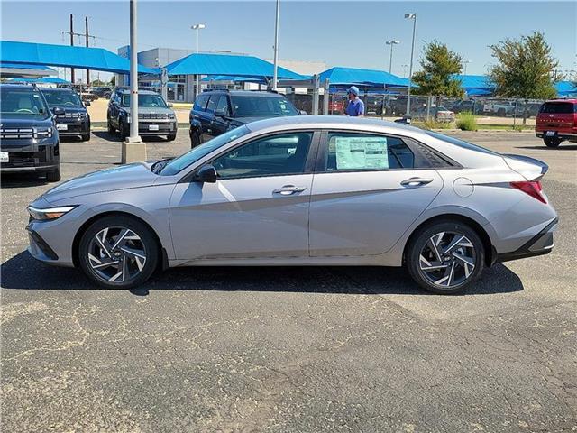 2025 Hyundai Elantra SEL Sport photo 2