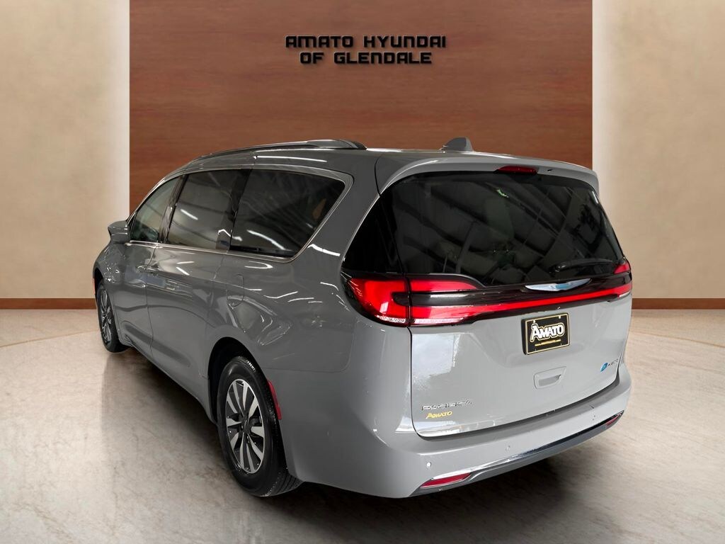 Used 2021 Chrysler Pacifica Hybrid Touring L Minivan/Van