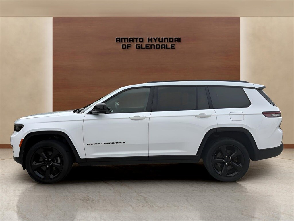 2023 Jeep Grand Cherokee Altitude photo 2