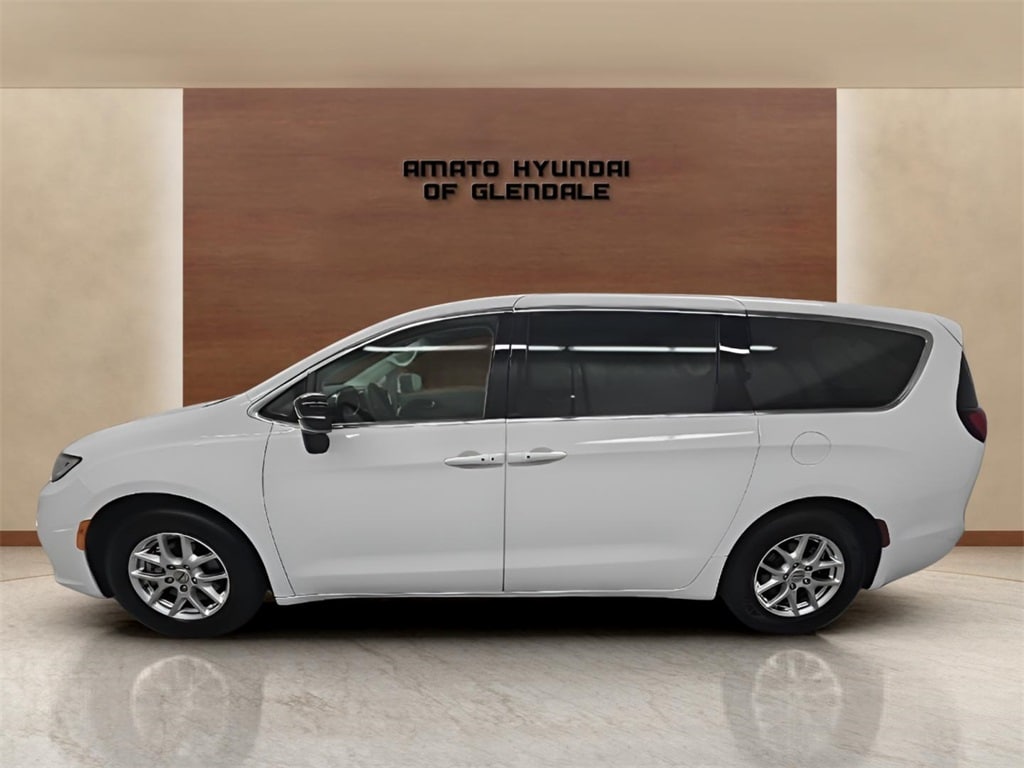 Used 2024 Chrysler Pacifica Touring L Minivan/Van