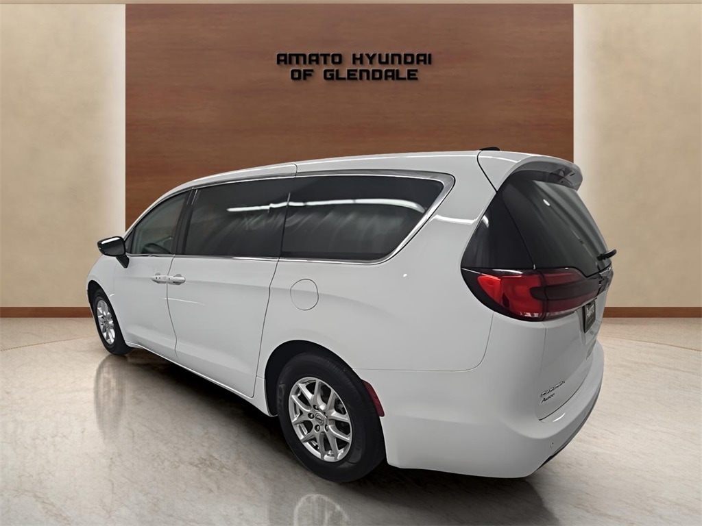Used 2024 Chrysler Pacifica Touring L Minivan/Van