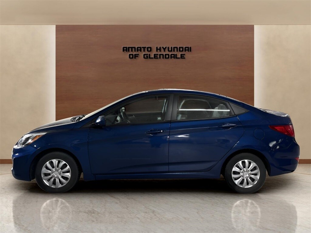 2017 Hyundai Accent SE photo 2