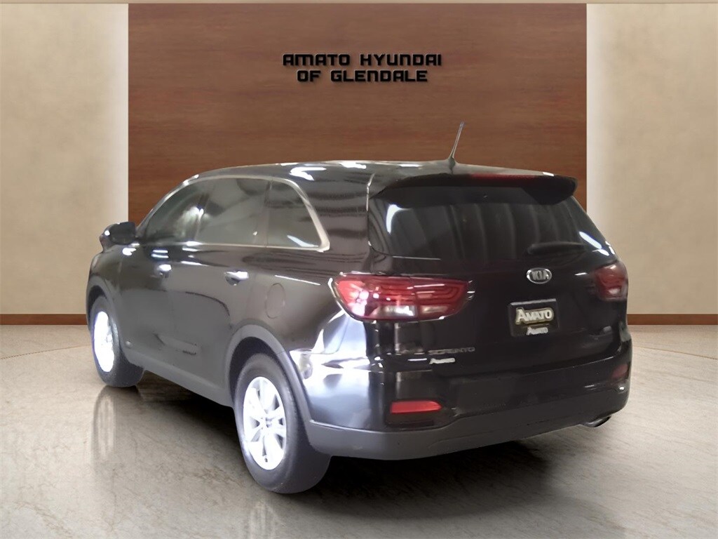 2019 Kia Sorento LX photo 2