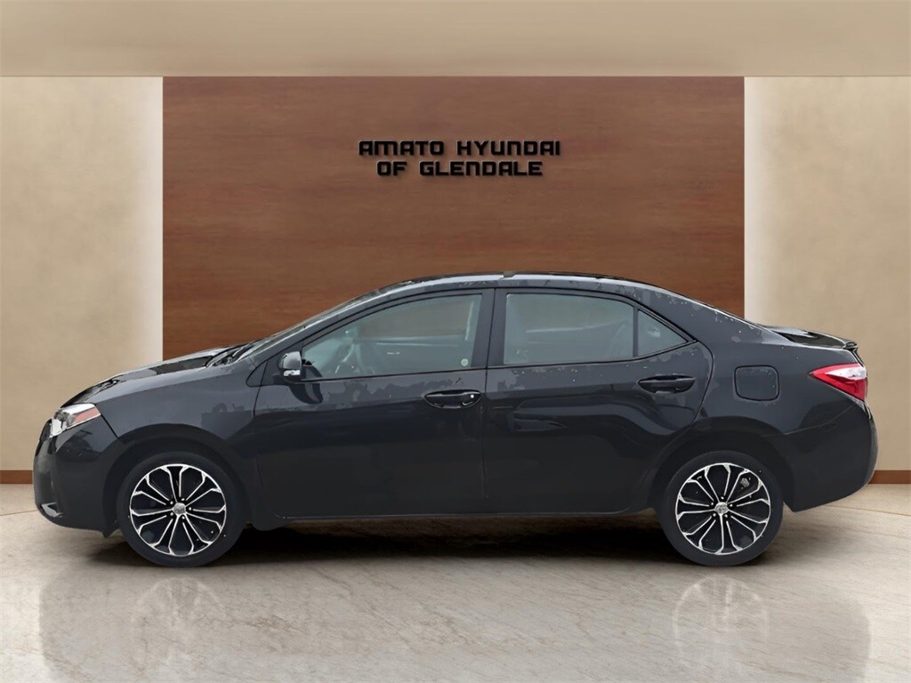 2015 Toyota Corolla Plus photo 2