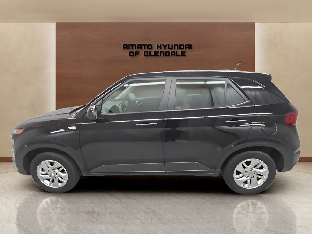 Used 2023 Hyundai Venue SE SUV