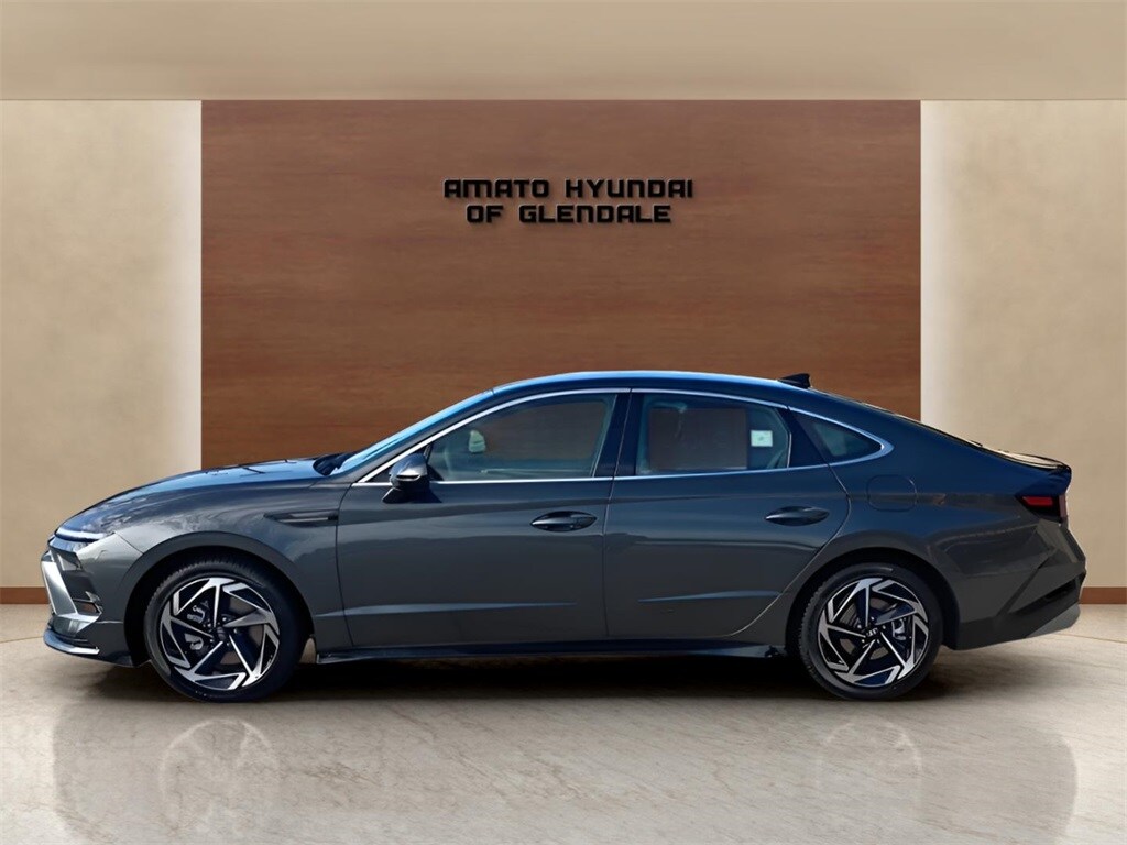 2026 Hyundai Sonata SEL Sport photo 2