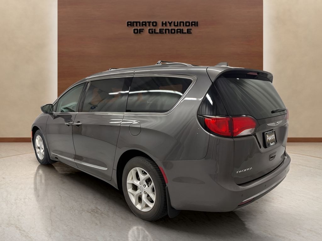 Used 2017 Chrysler Pacifica Touring L Minivan/Van