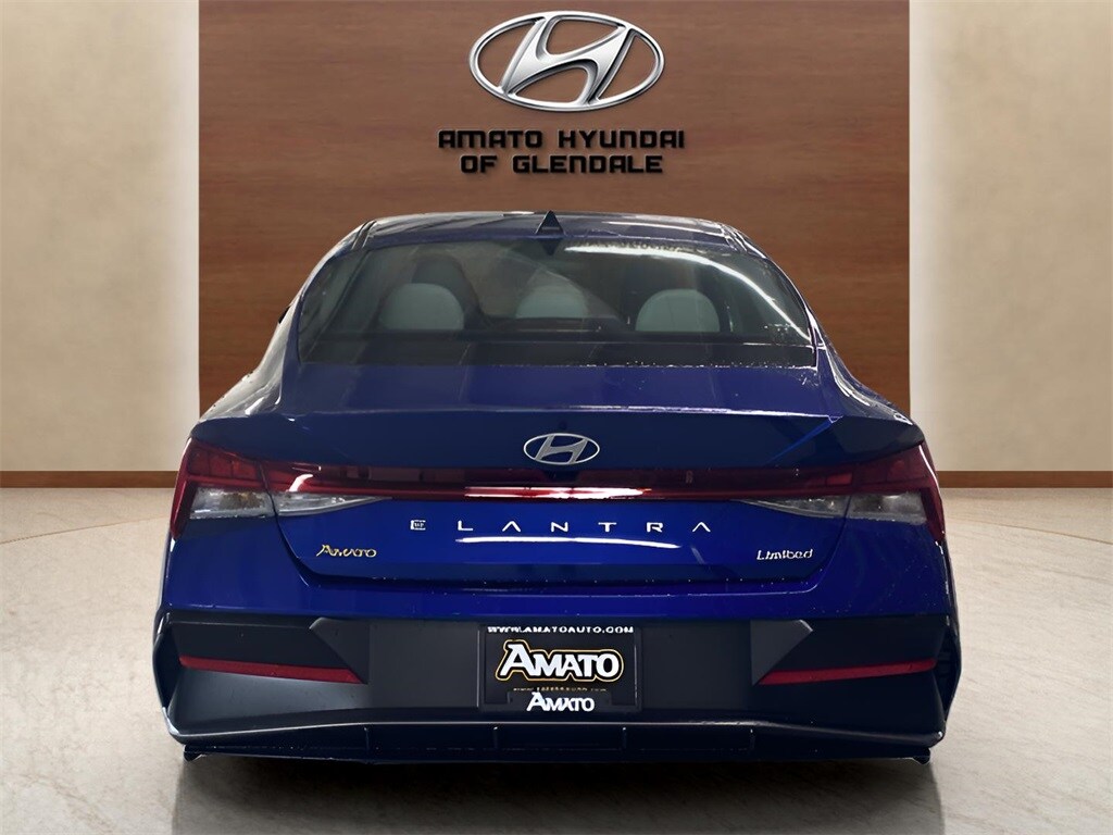 2025 Hyundai Elantra Limited photo 4