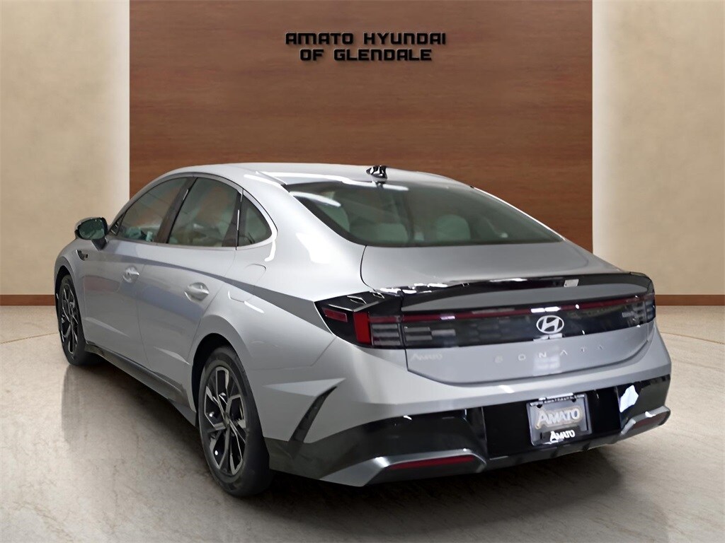 2025 Hyundai Sonata SEL photo 3
