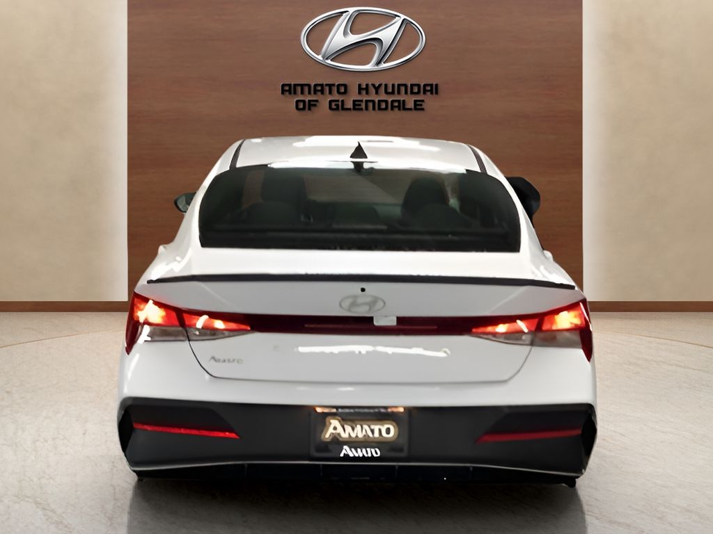 2025 Hyundai Elantra SEL Sport photo 2