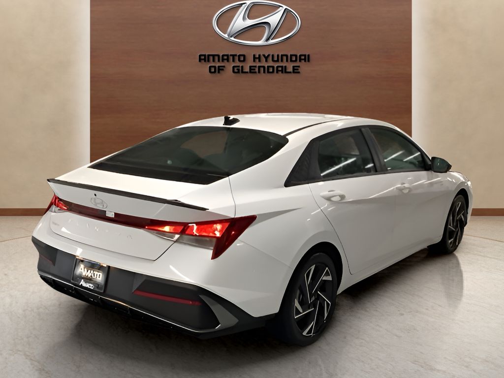2025 Hyundai Elantra SEL Sport photo 3