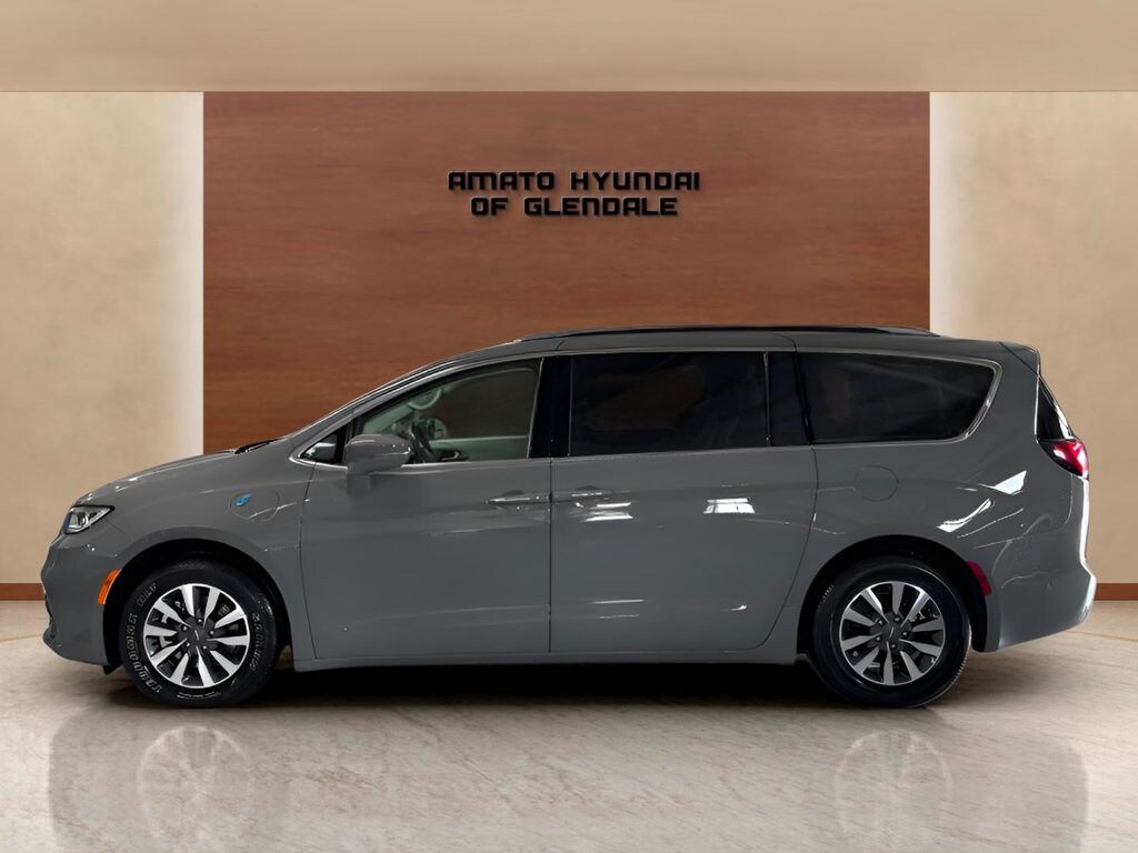 Used 2021 Chrysler Pacifica Hybrid Touring L Minivan/Van